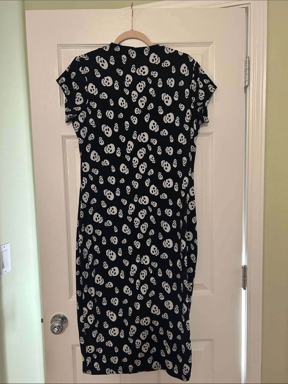 Unique Vintage Wiggle Dress in Skull Print - Picture 8 of 9